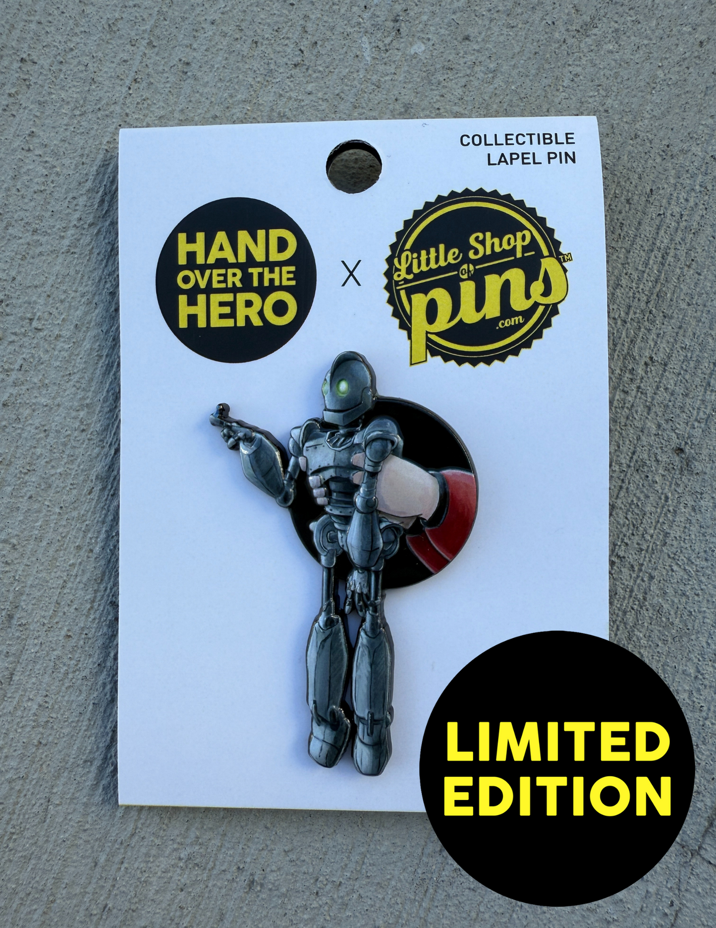 TH3 1R0N G14NT / H0G4RTH LIMITED EDITION PIN